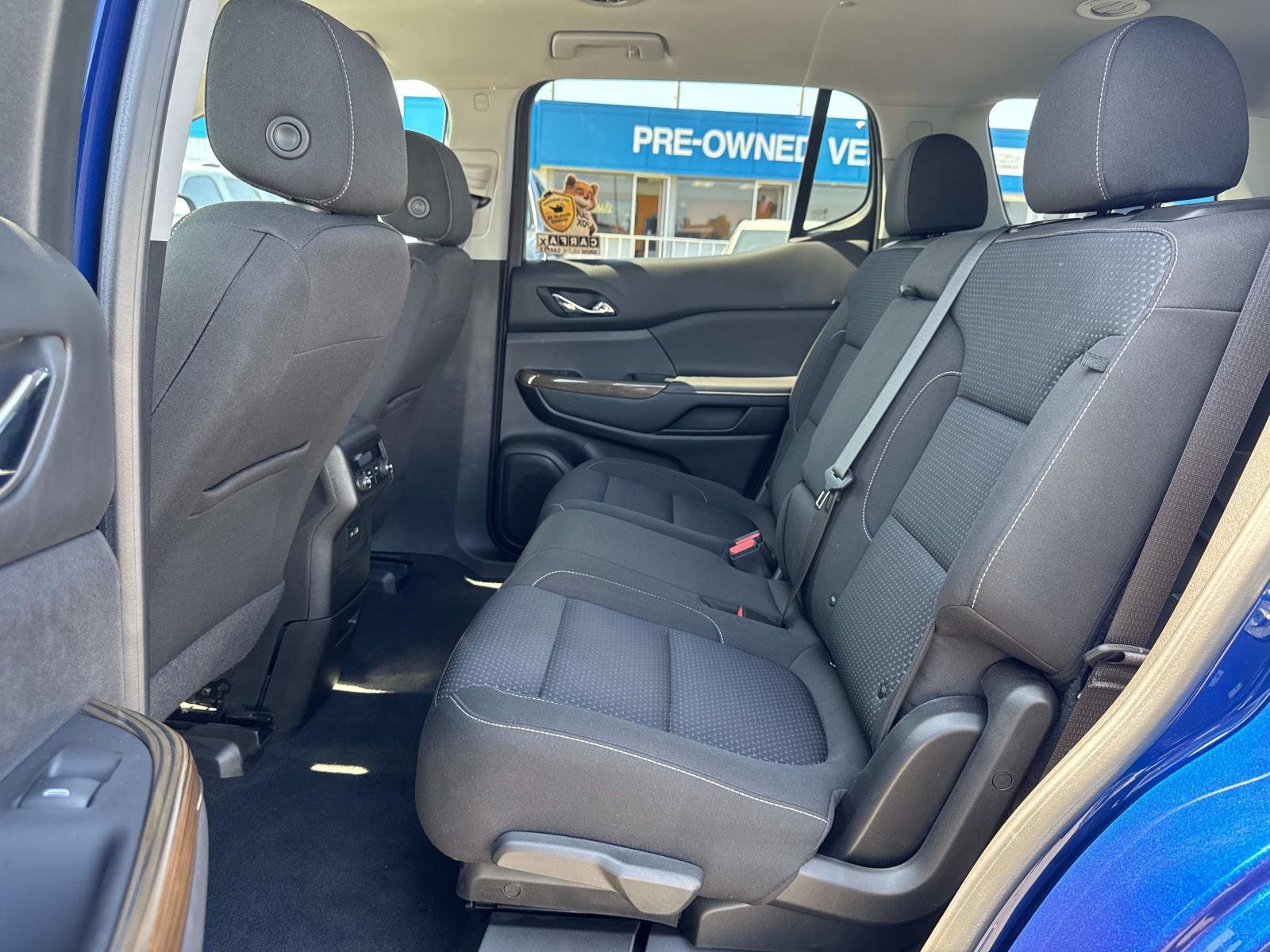 Used 2023 GMC Acadia SLE image 18