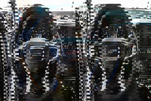 Used 2024 GMC Terrain SLE image 8