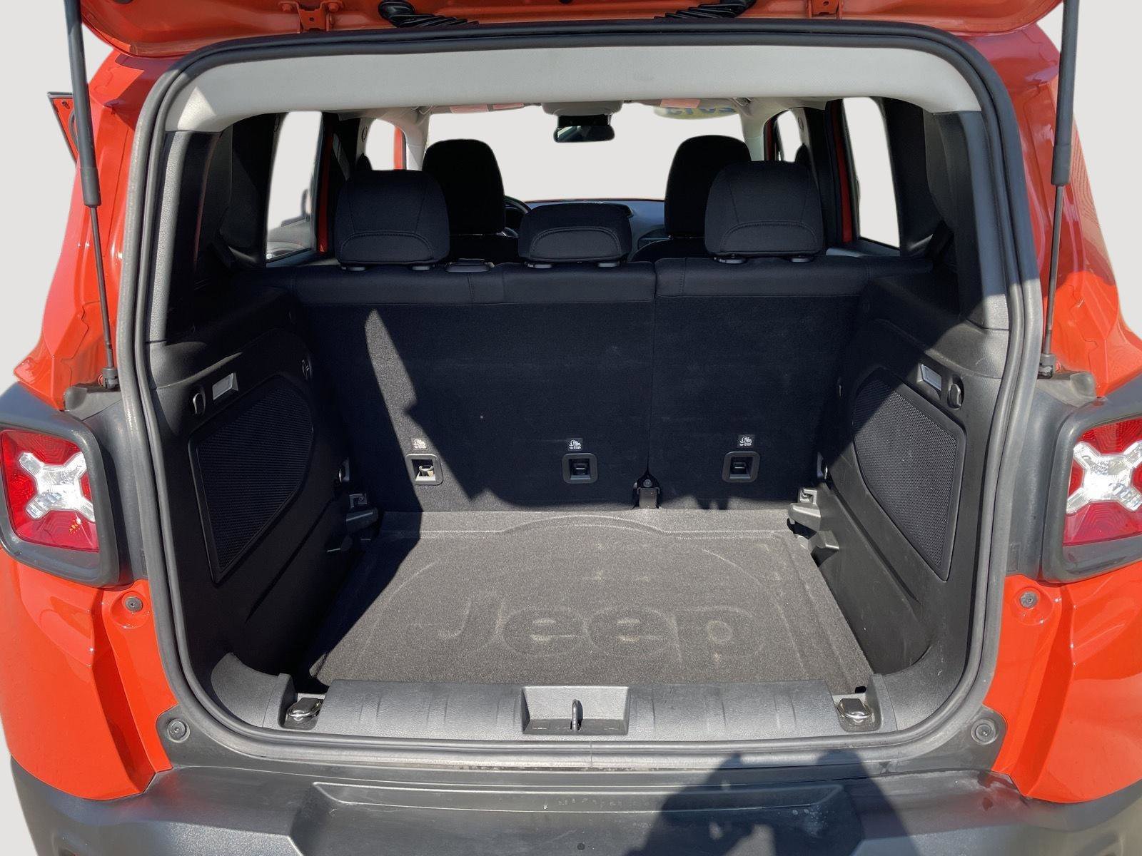 Used 2015 Jeep Renegade Latitude AWD/4WD image 6