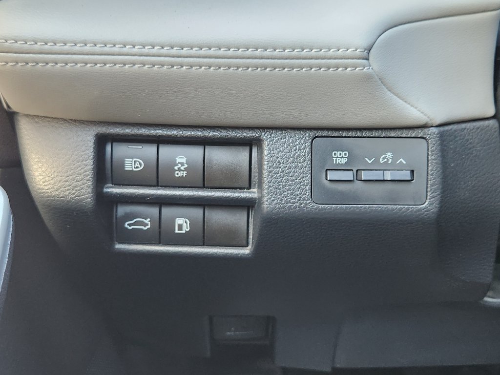 Used 2021 Toyota Avalon XLE w/ Carpet Mat Package (TMS) FWD image 13