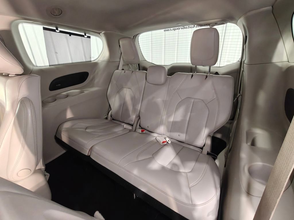 Used 2021 Chrysler Pacifica Touring-L image 29