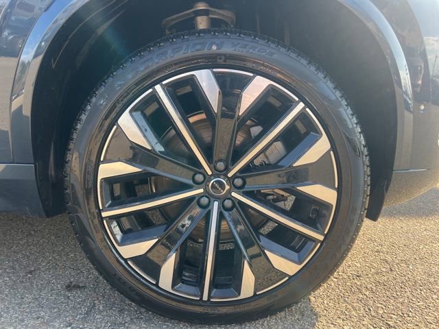 New 2026 Volvo XC90 B6 Plus w/ Protection Package Premier image 8