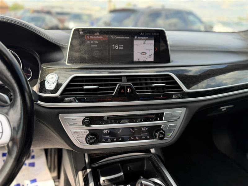 Used 2018 BMW 750i RWD image 17