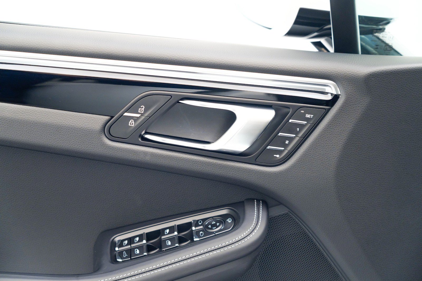 New 2026 Porsche Macan Turbo image 25