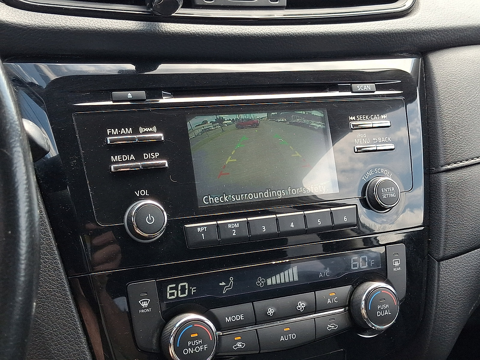 Used 2017 Nissan Rogue SV AWD/4WD image 18