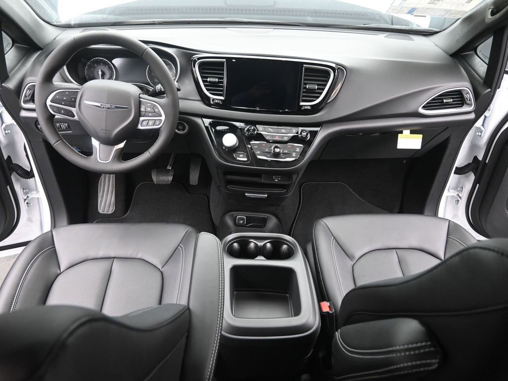 New 2026 Chrysler Voyager LX FWD image 23