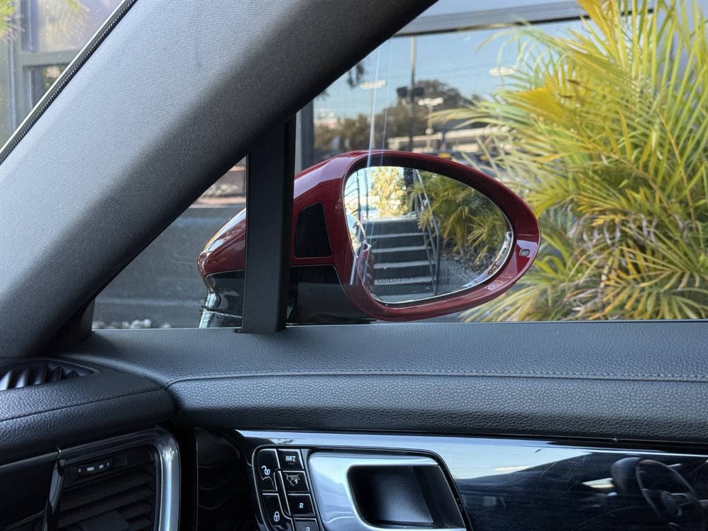 Used 2018 Porsche Panamera 4 image 38