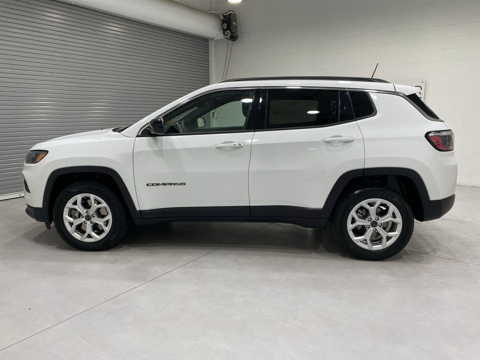 Used 2025 Jeep Compass Latitude image 5