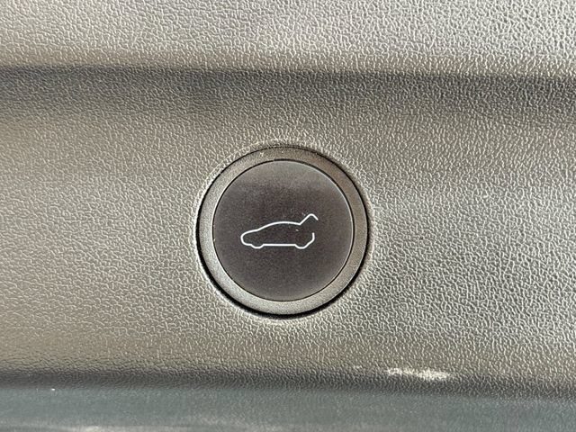Used 2023 Tesla Model Y Performance AWD/4WD image 37