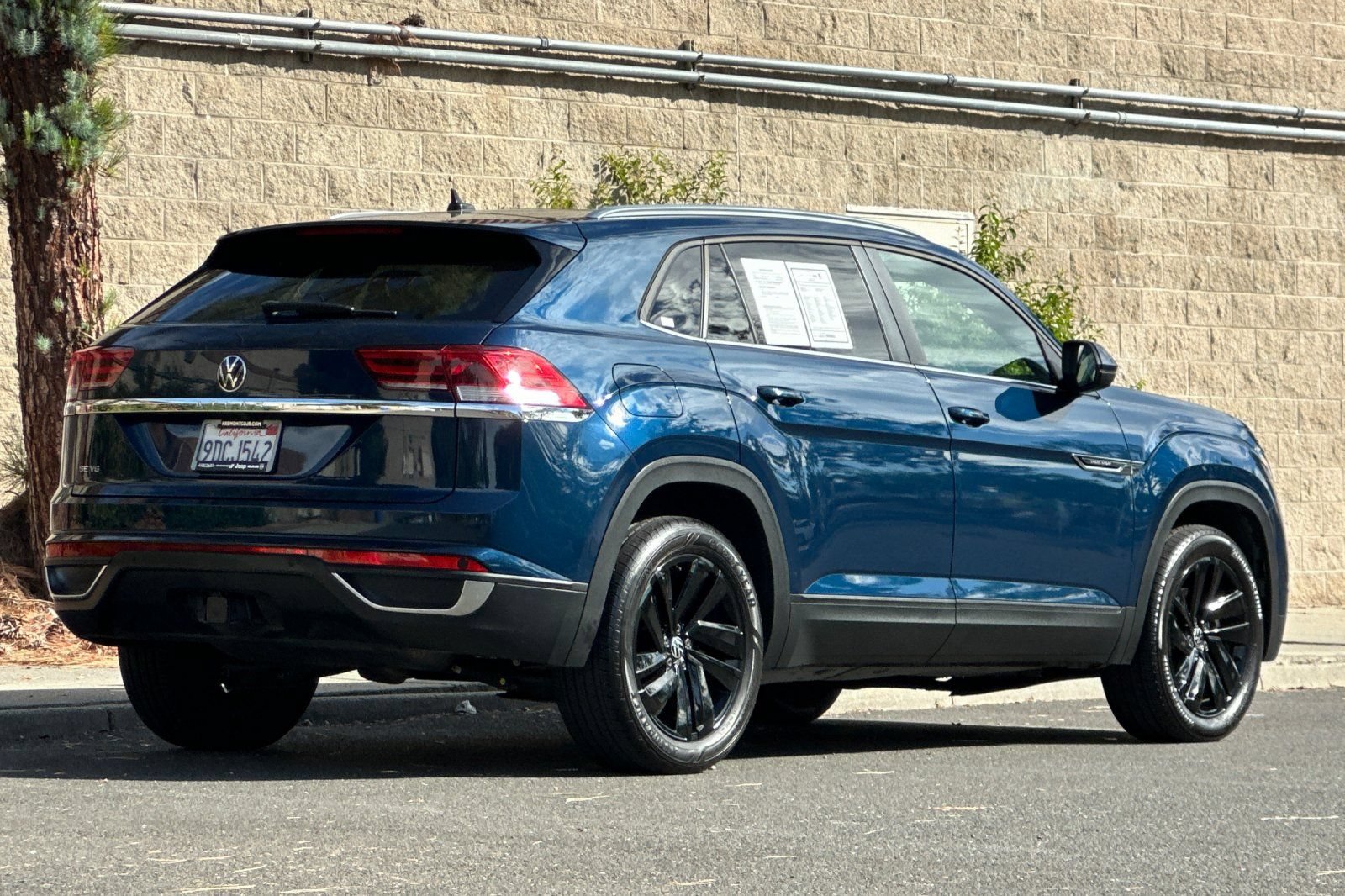 Used 2023 Volkswagen Atlas Cross Sport SE FWD image 3