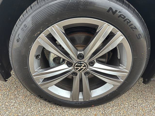 Used 2023 Volkswagen Jetta SE w/ Panoramic Sunroof Package FWD image 9