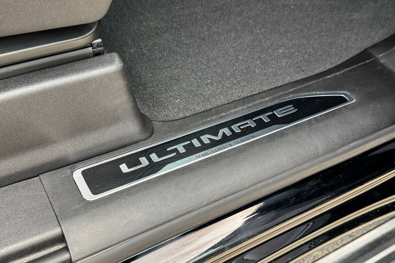 Used 2025 GMC Sierra 3500 Denali Ultimate AWD/4WD image 18