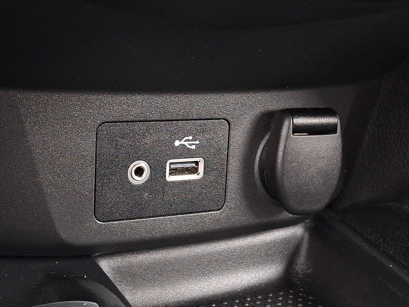 Used 2020 Nissan Rogue SV w/ Premium Package AWD/4WD image 19