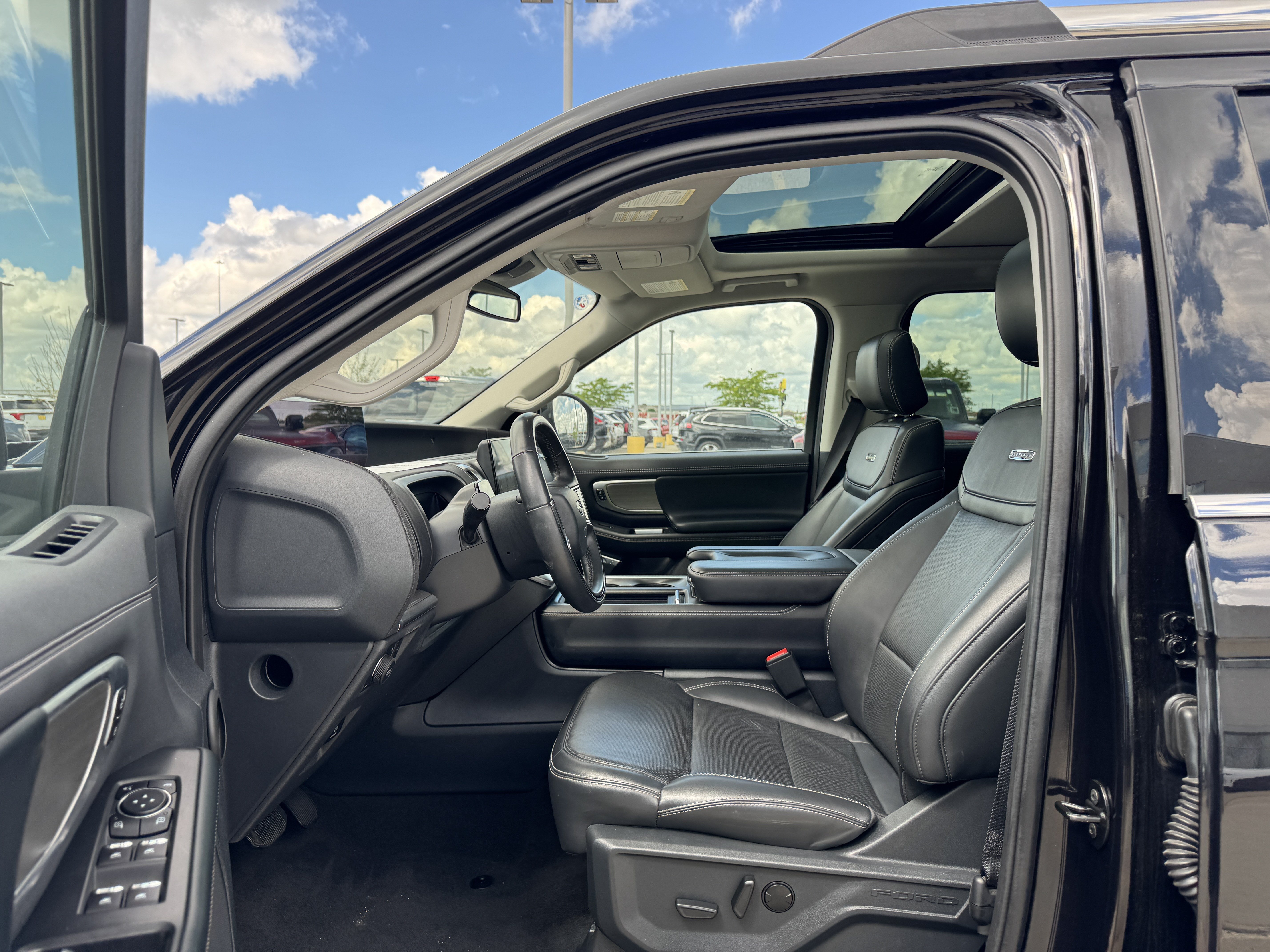 Used 2025 Ford Expedition Max Platinum AWD/4WD image 7