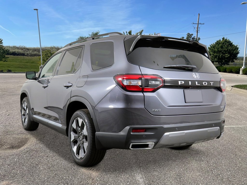New 2026 Honda Pilot Touring image 3