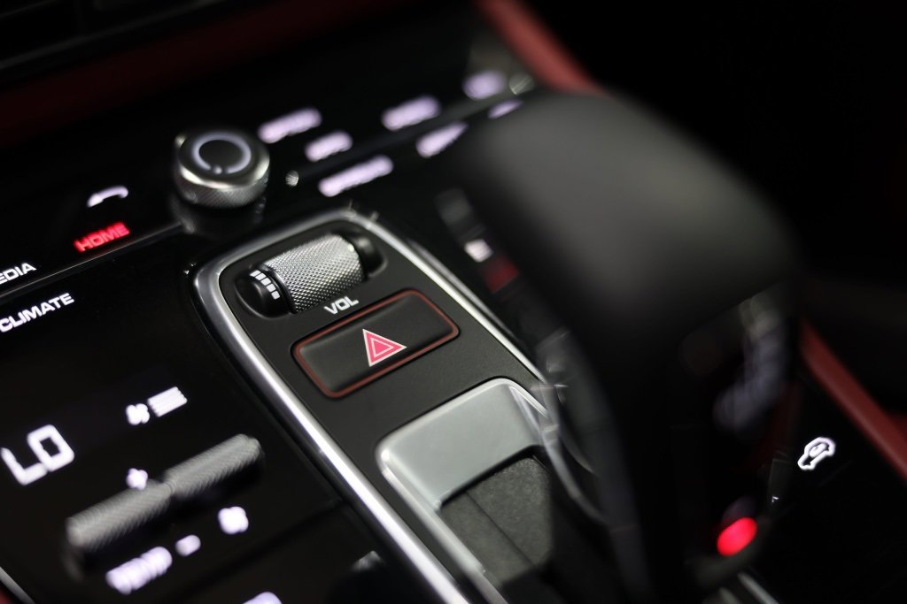 Used 2022 Porsche Cayenne Turbo image 18