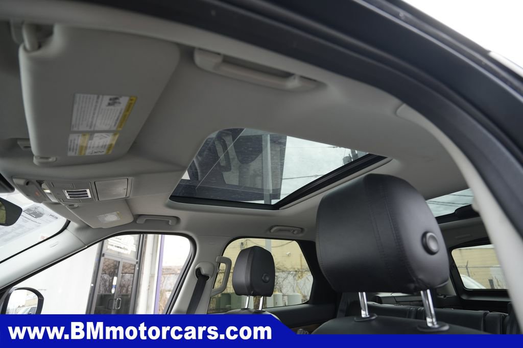 Used 2018 Land Rover Discovery HSE AWD/4WD image 17