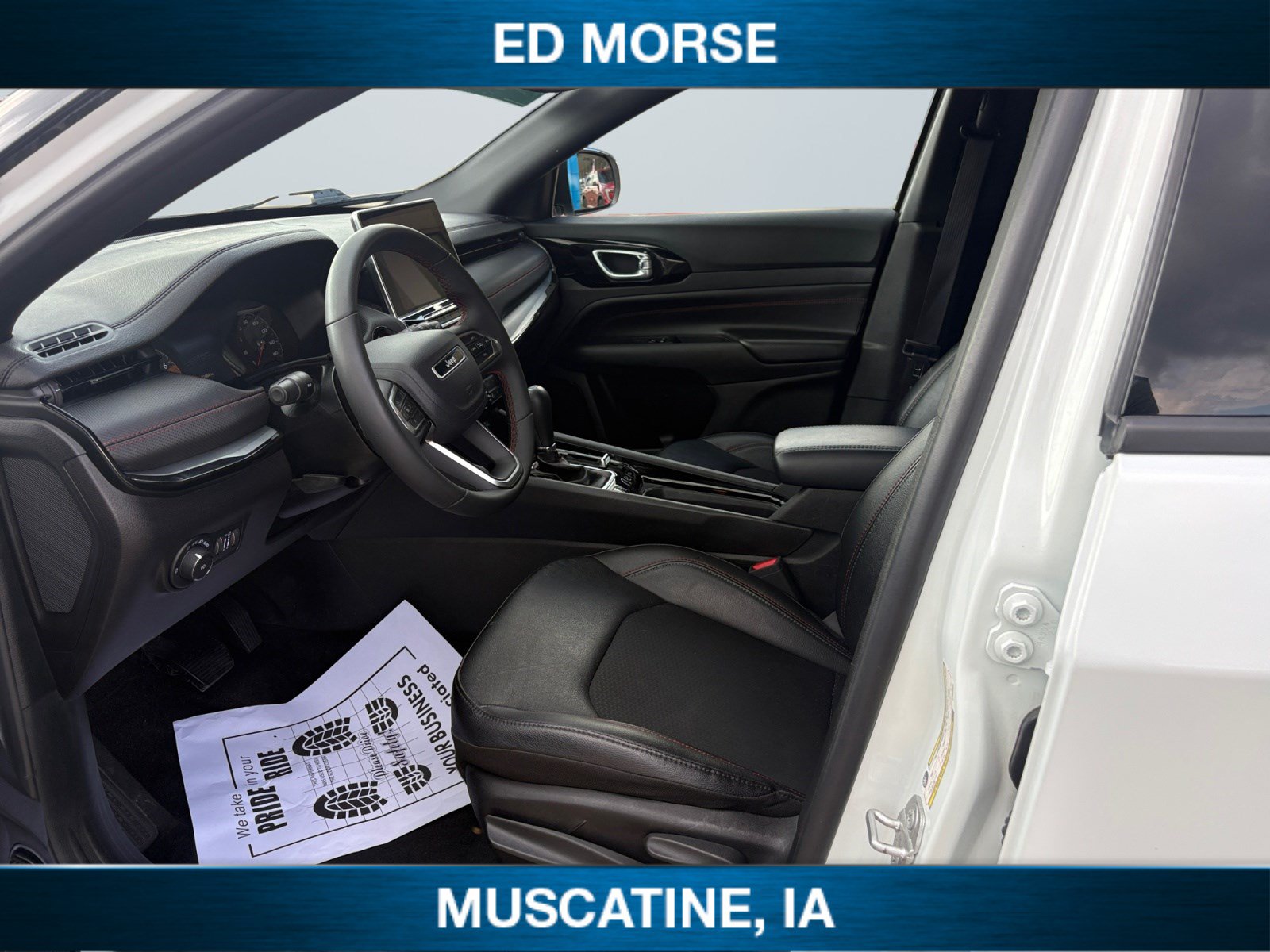 Used 2025 Jeep Compass Trailhawk AWD/4WD image 13