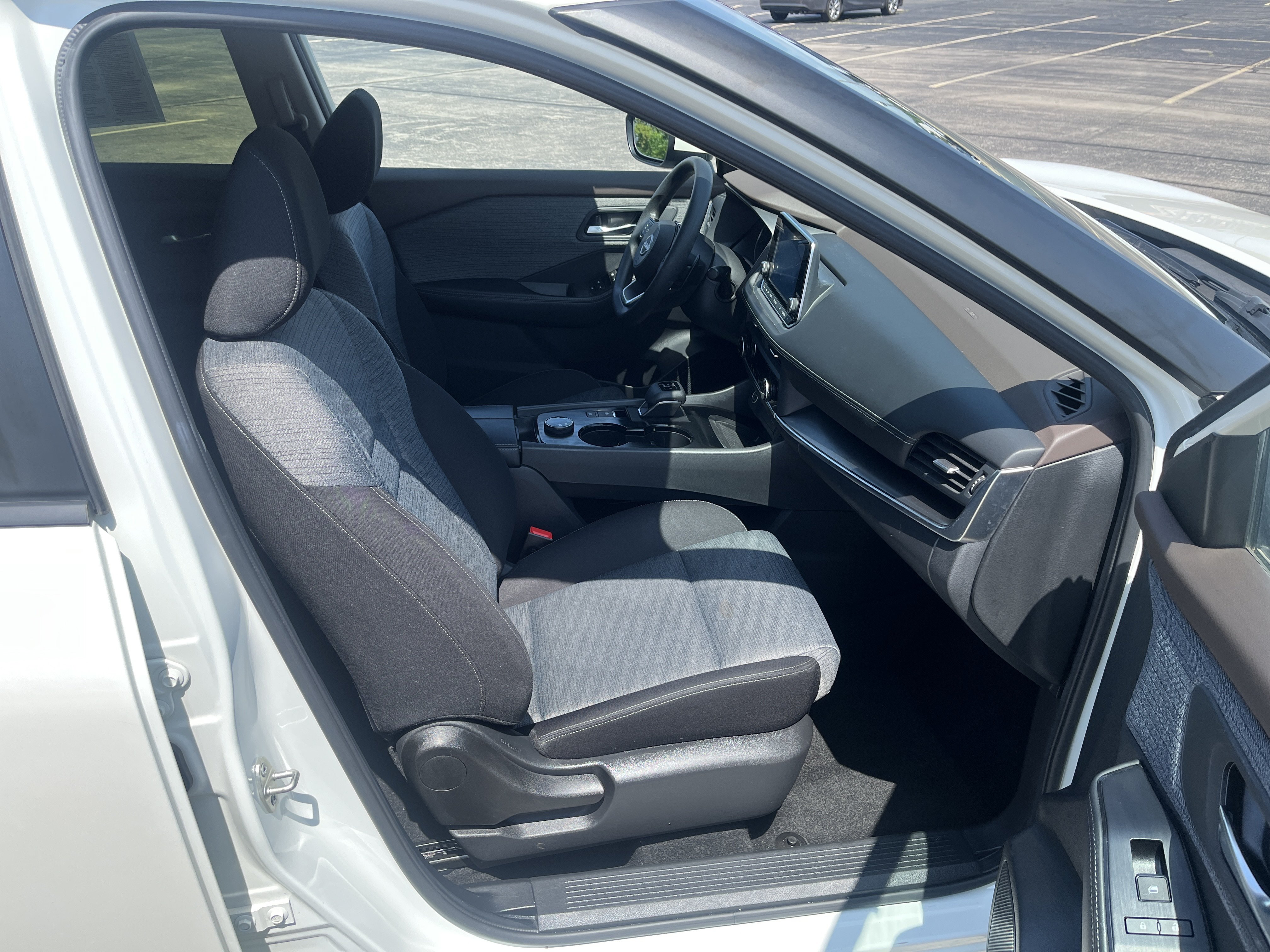 Used 2023 Nissan Rogue SV AWD/4WD image 15
