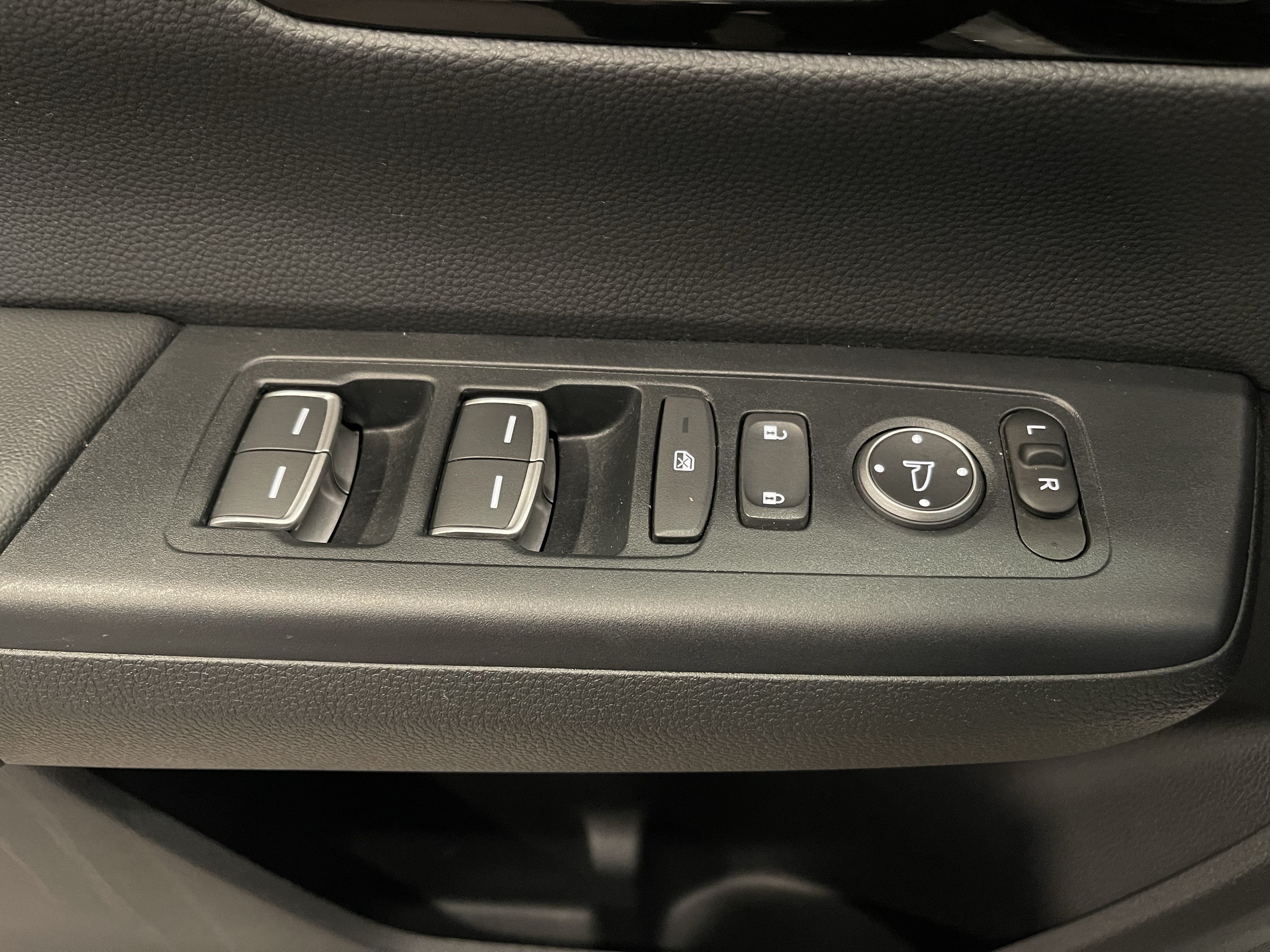 Used 2024 Honda CR-V EX-L image 11