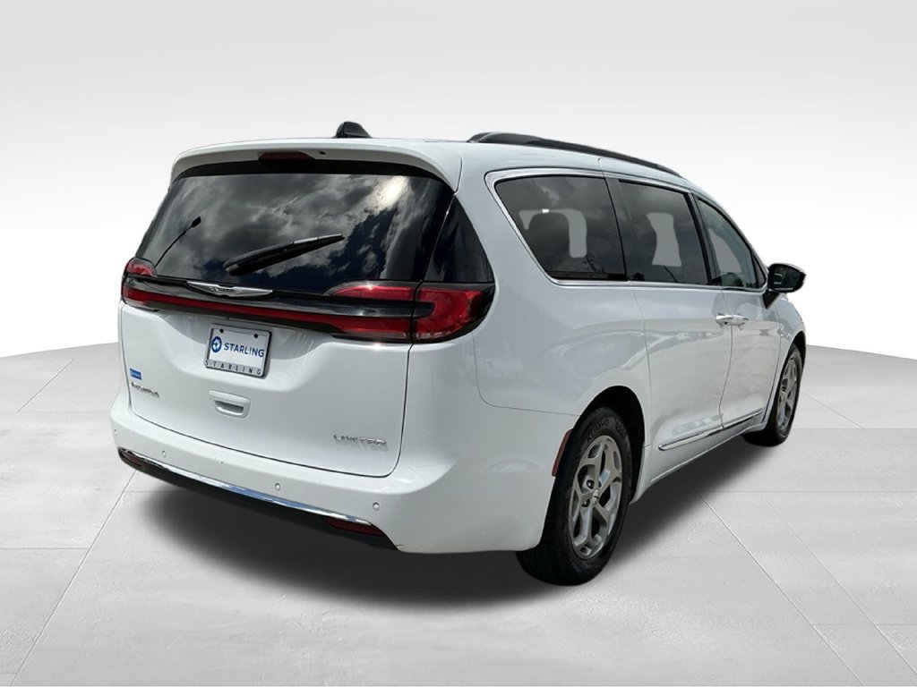 Used 2023 Chrysler Pacifica Limited FWD image 7