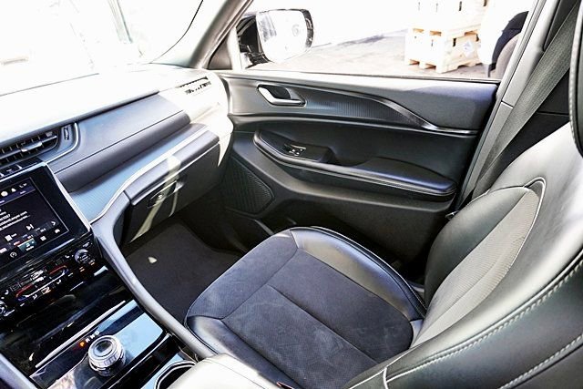 Certified 2023 Jeep Grand Cherokee L Laredo image 21