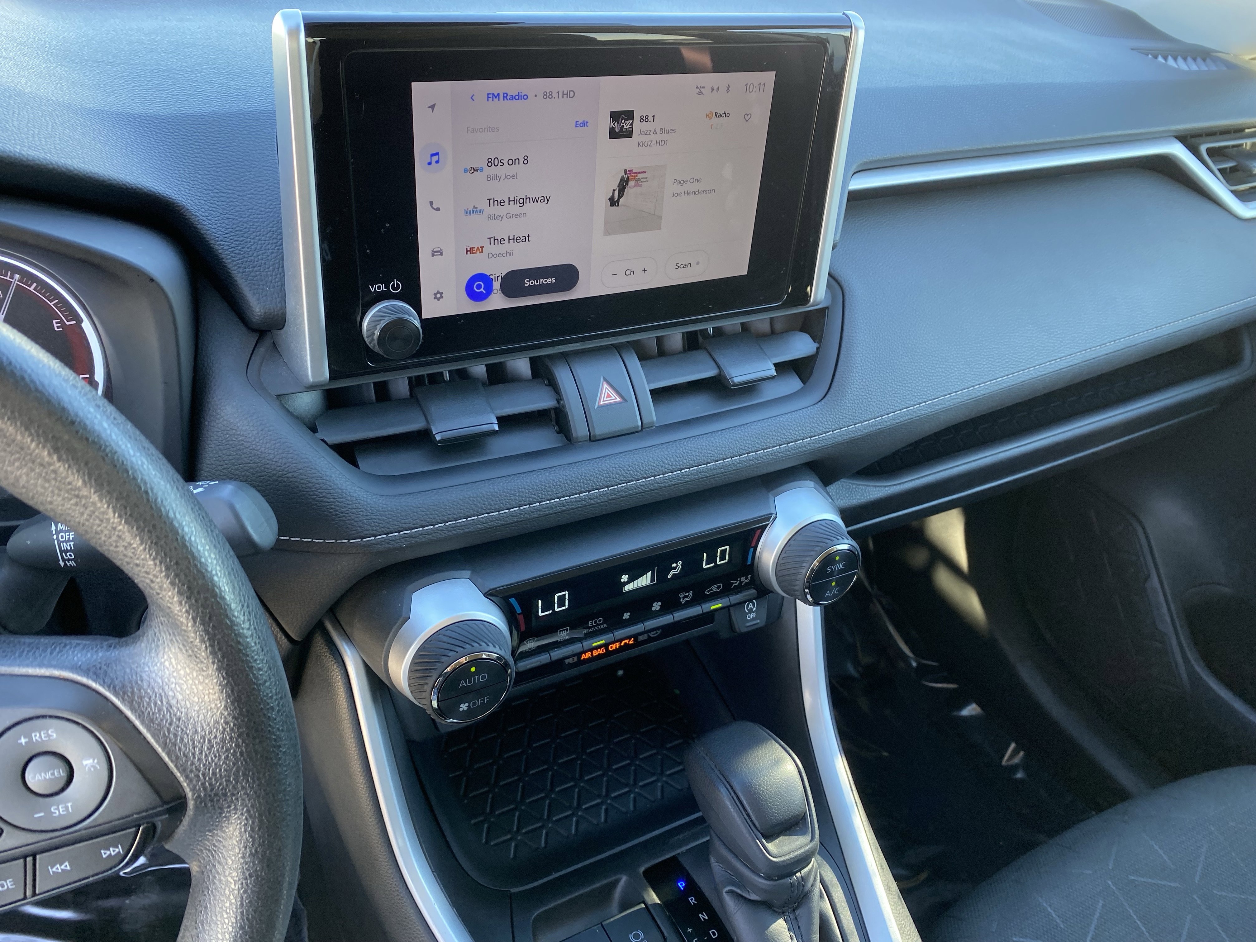 Used 2024 Toyota RAV4 XLE image 18