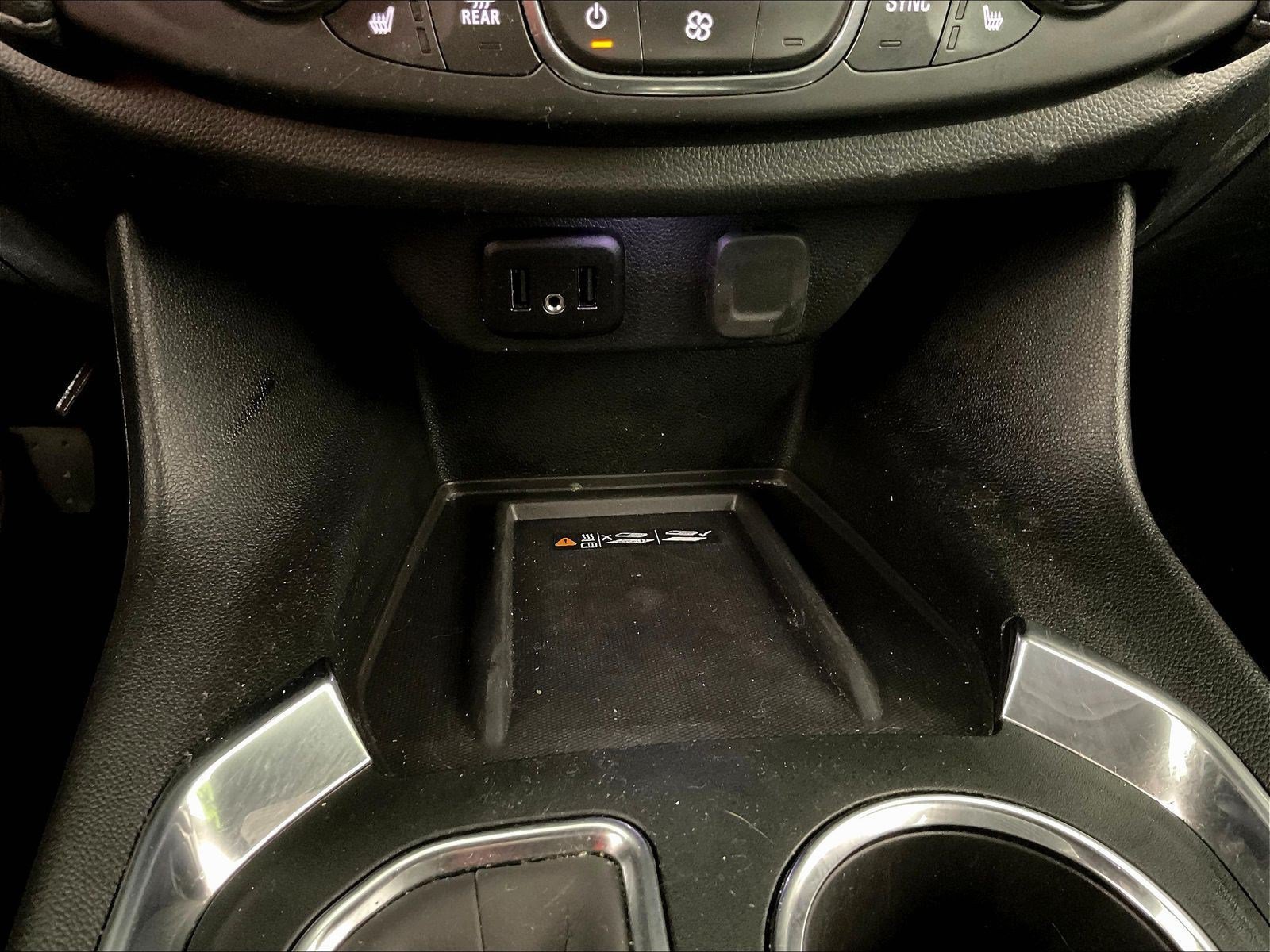 Used 2023 Chevrolet Traverse LT FWD image 16
