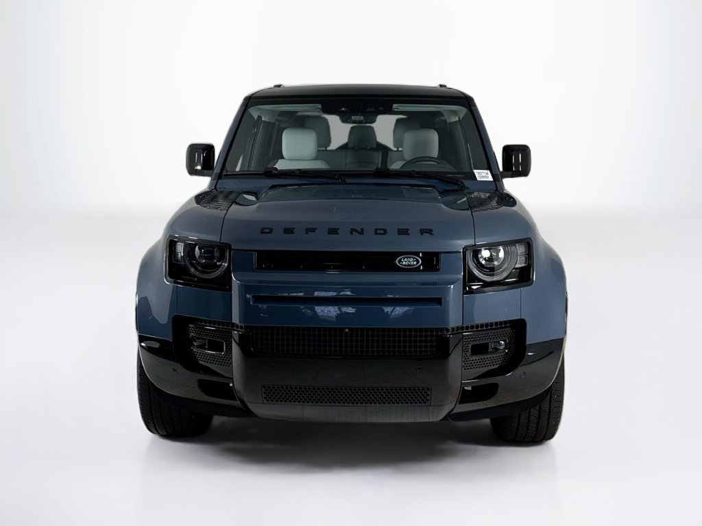 Used 2025 Land Rover Defender 90 X-Dynamic SE AWD/4WD image 8