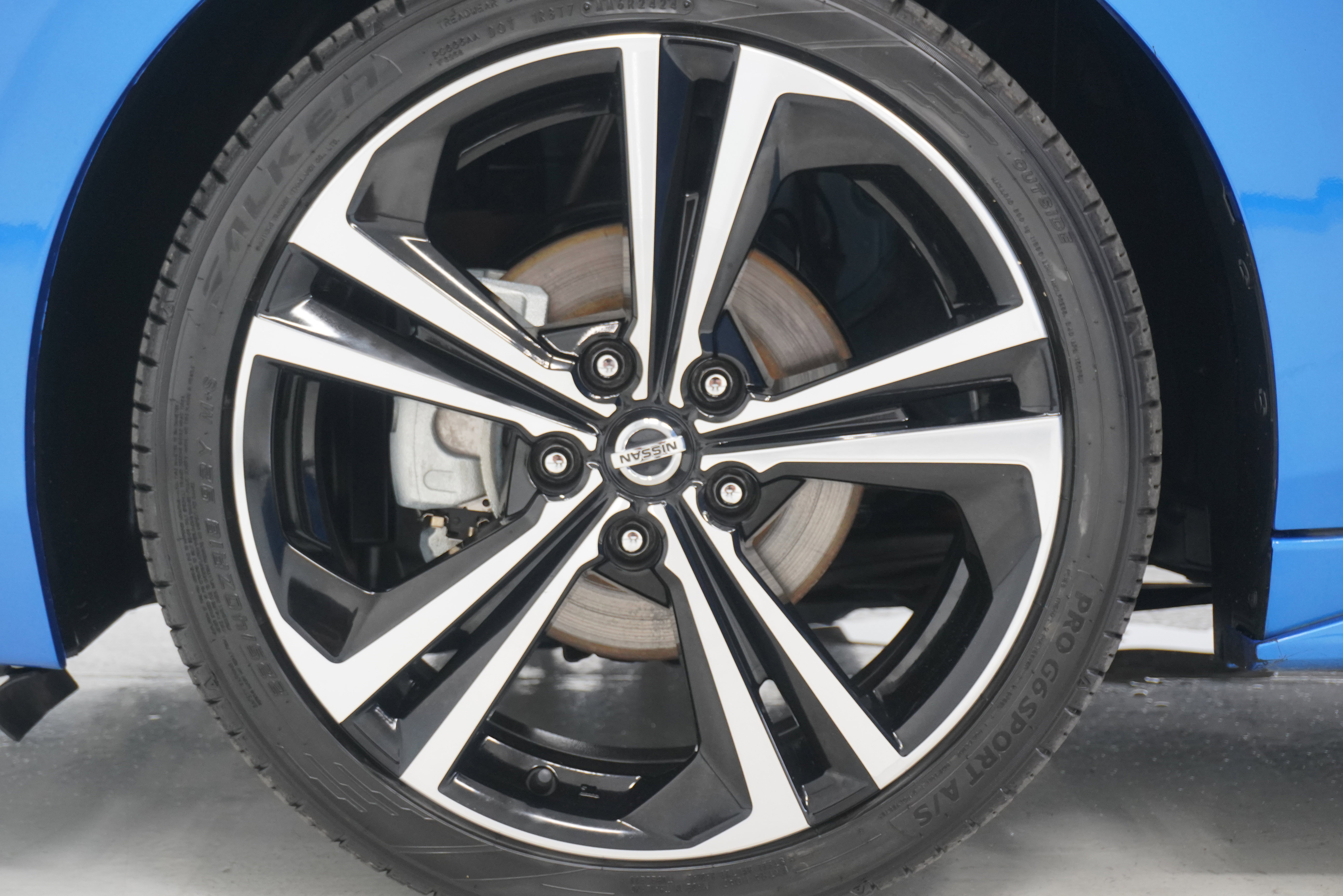 Used 2023 Nissan Sentra SR w/ SR Premium Package FWD image 26