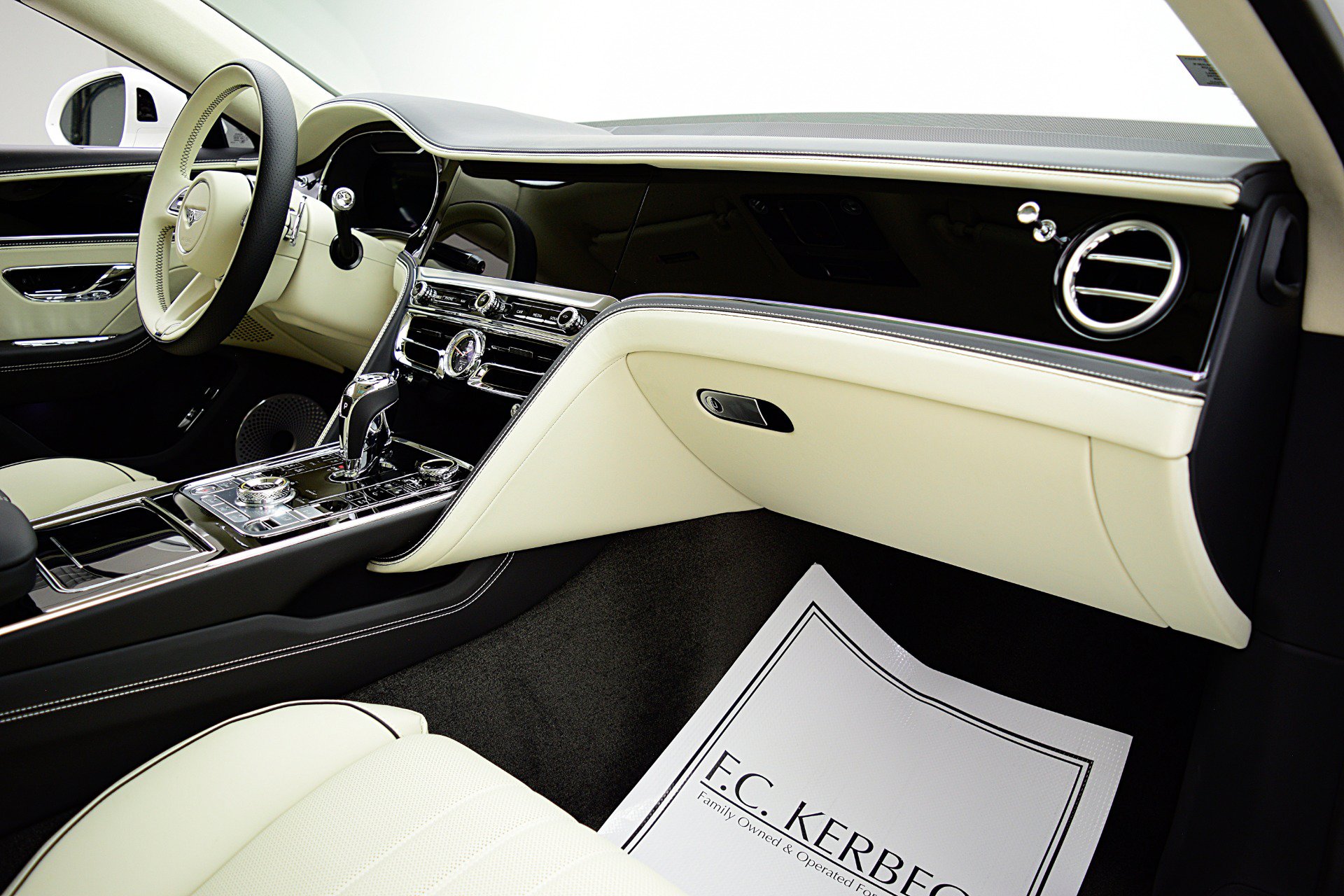 Used 2024 Bentley Flying Spur Azure AWD/4WD image 40