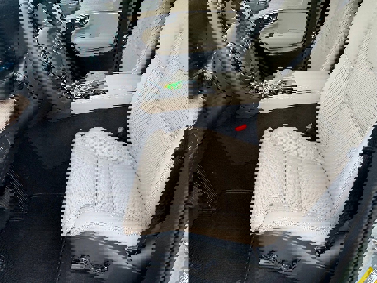 New 2026 Volvo XC90 B6 Ultra w/ Lounge Package image 17