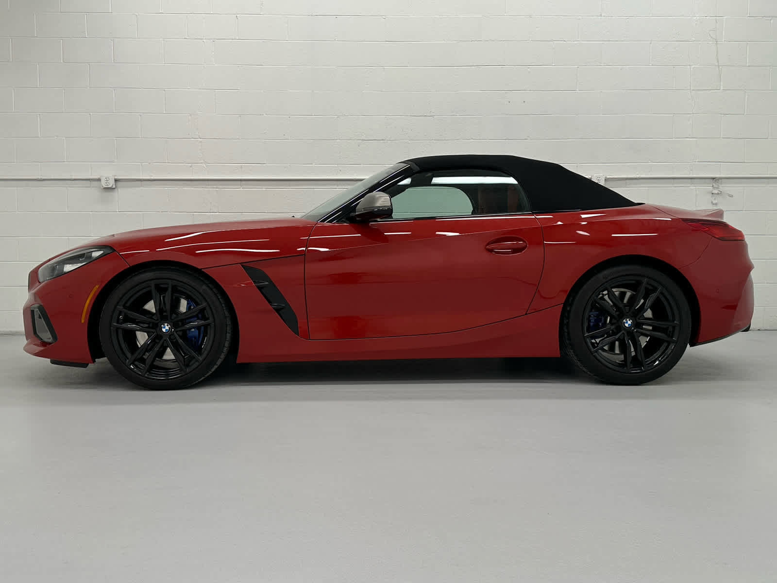Used 2024 BMW Z4 M40i w/ Premium Package image 9