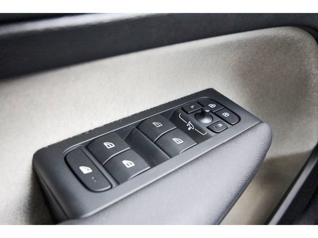 Used 2025 Volvo XC40 B5 Plus w/ Protection Package Premier image 20