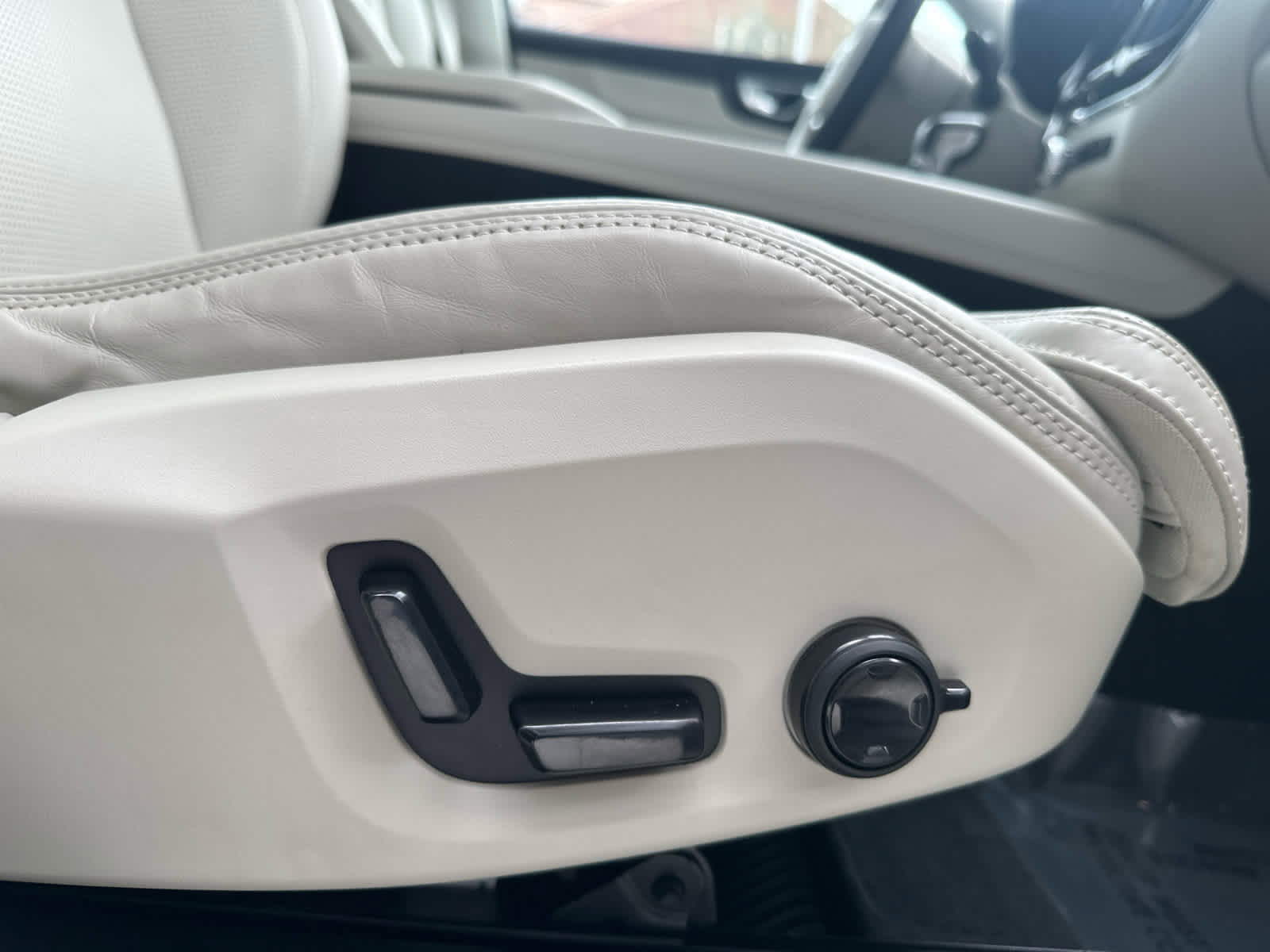 Used 2021 Volvo XC60 T6 Inscription AWD/4WD image 45