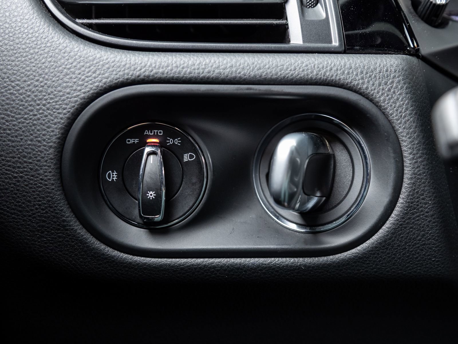 Certified 2023 Porsche Macan S image 17