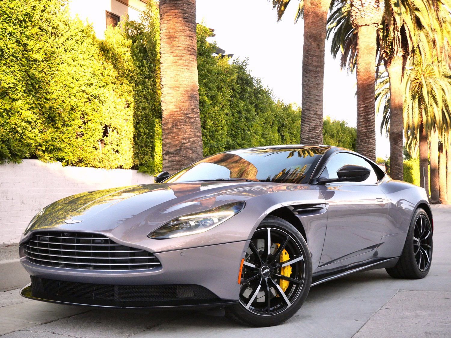Used 2023 Aston Martin DB11 Coupe image 17