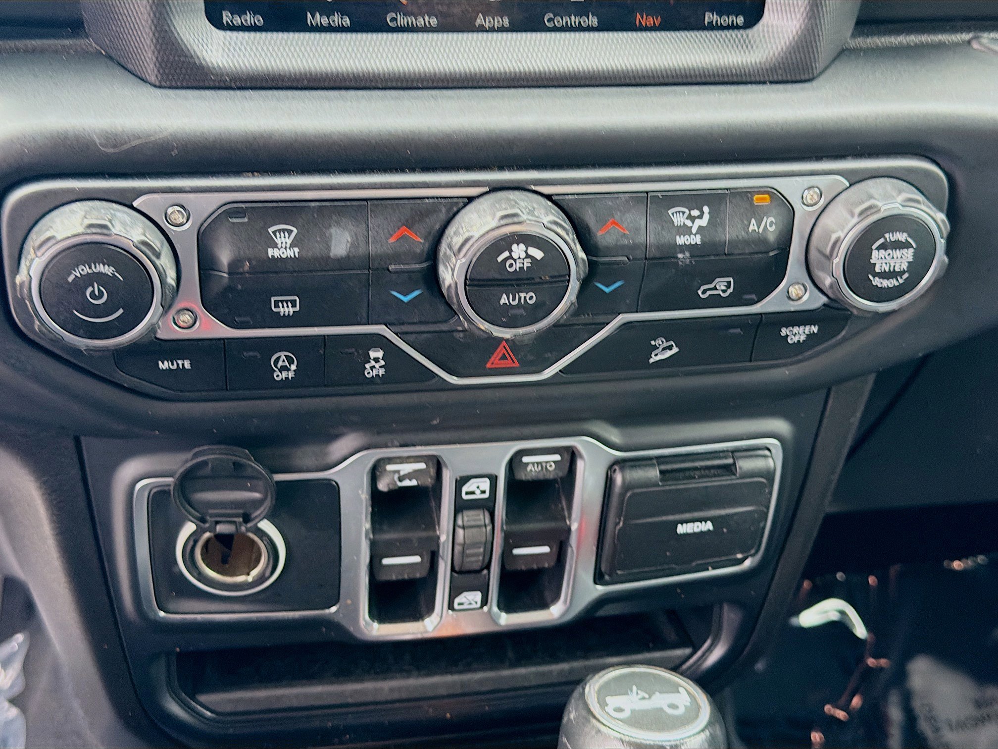 Used 2019 Jeep Wrangler Unlimited Sahara AWD/4WD image 15