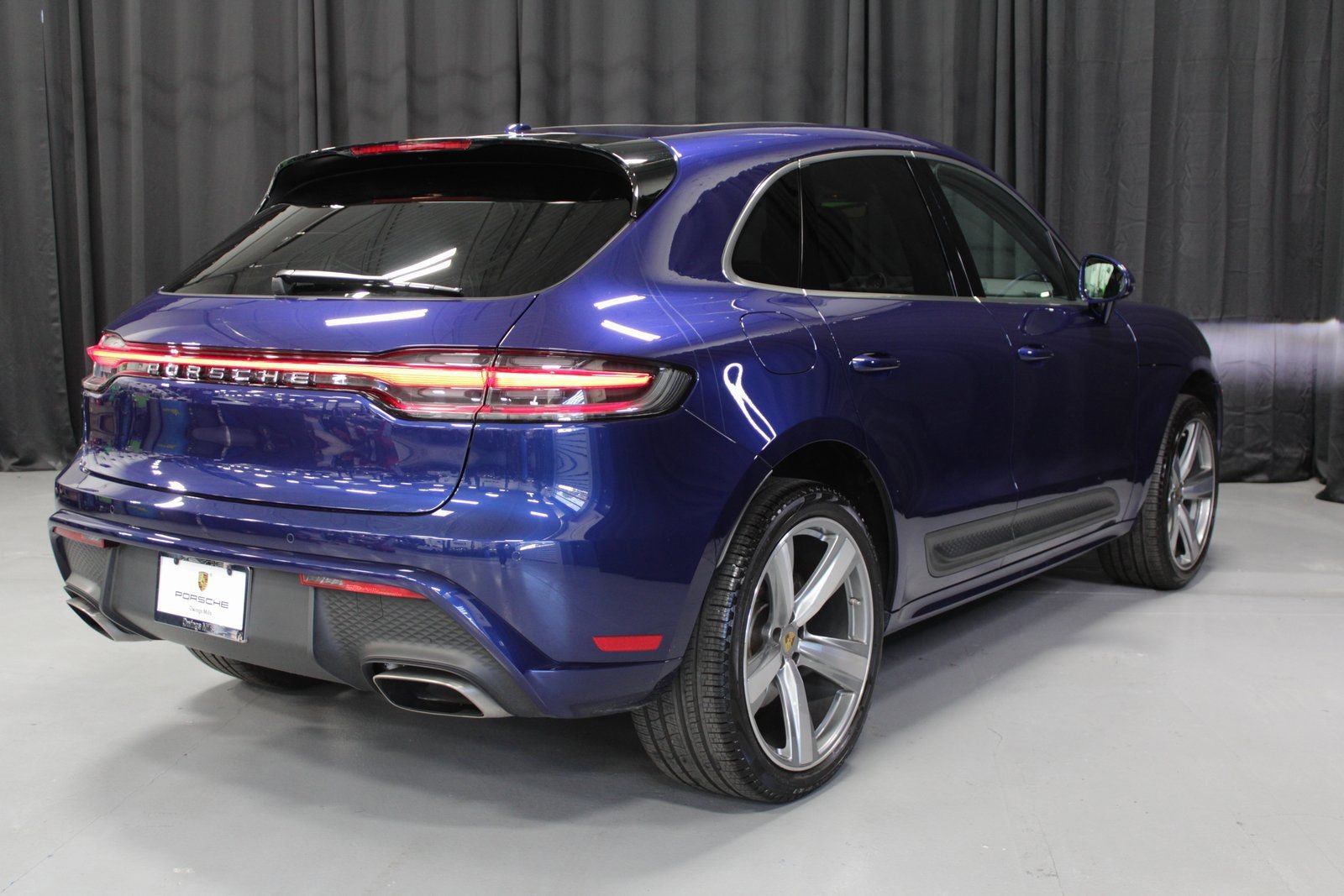 Certified 2025 Porsche Macan image 7