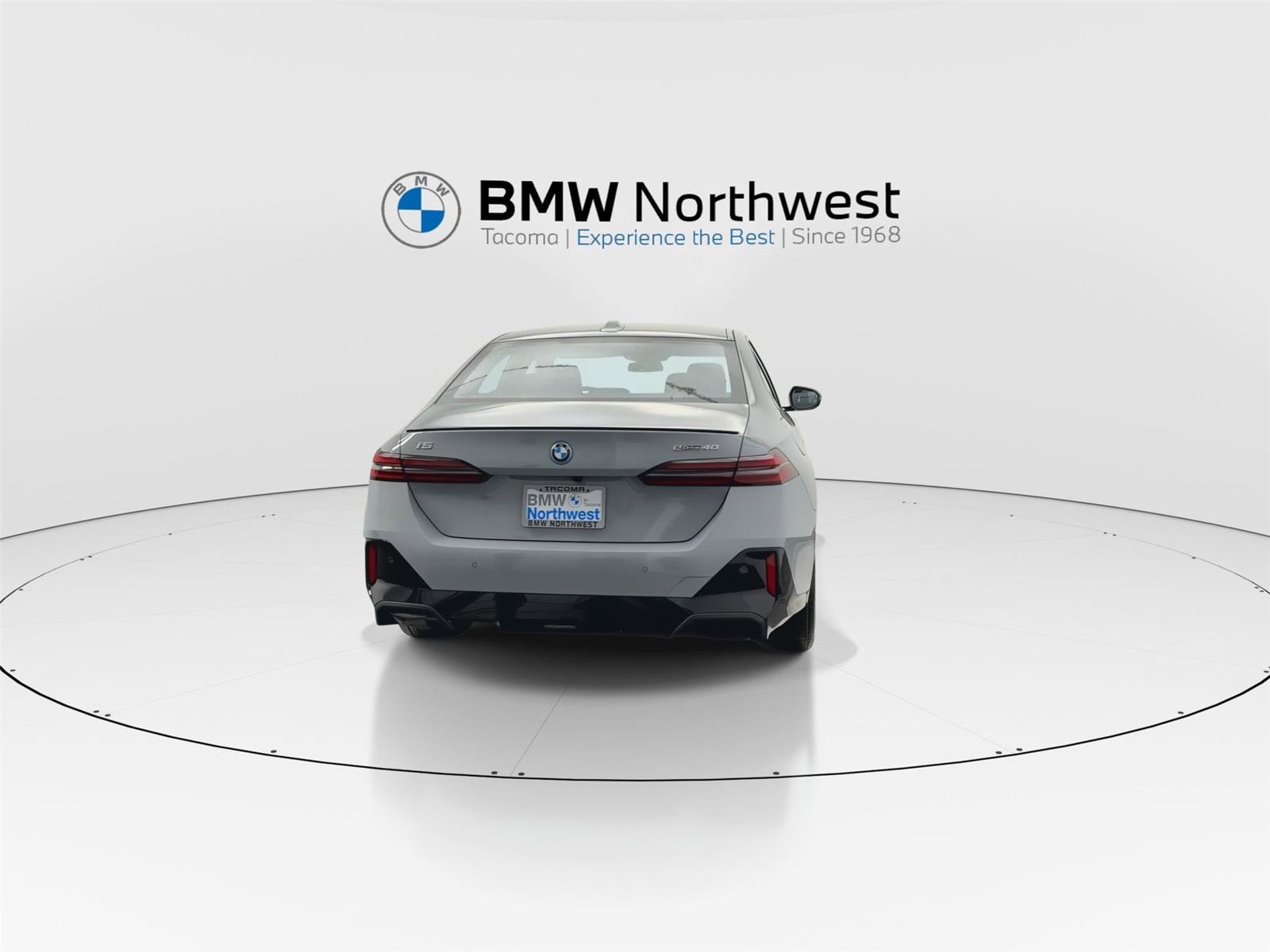 Used 2026 BMW i5 eDrive40 w/ M Sport Package RWD image 2