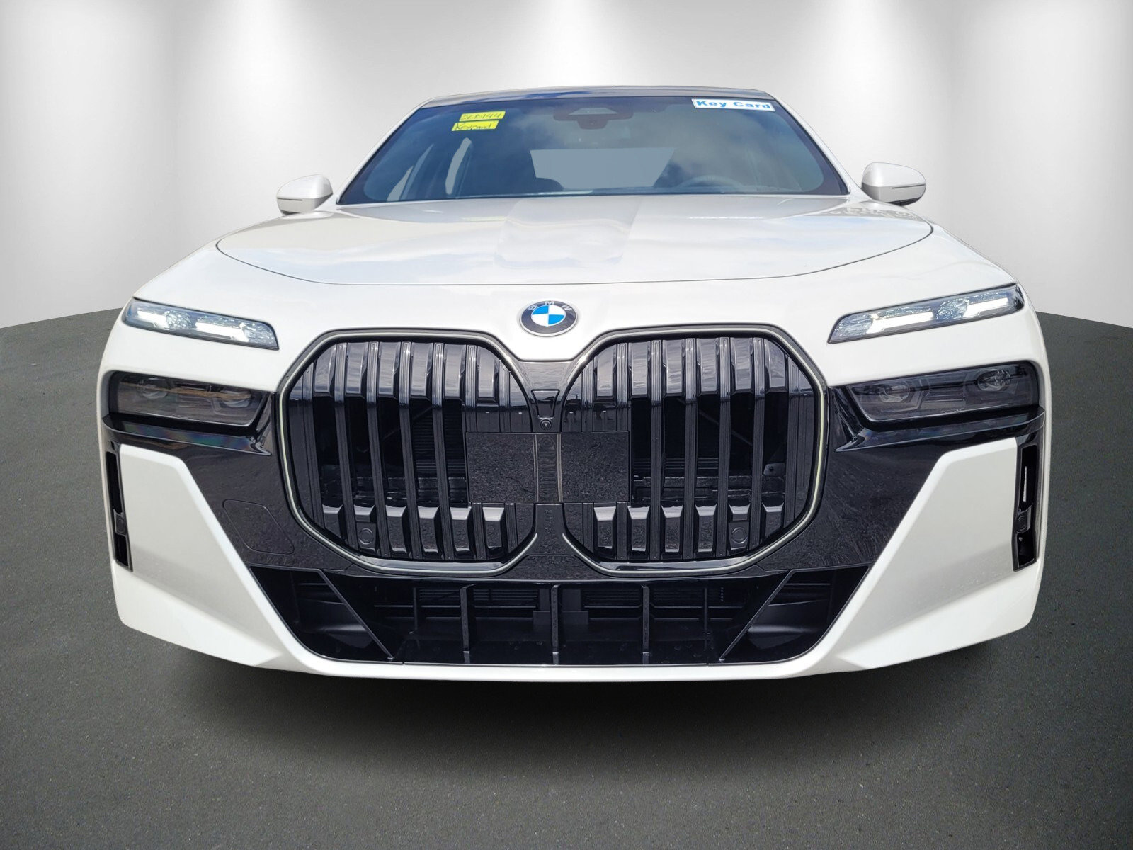 Used 2026 BMW 760i xDrive w/ Executive Package image 2