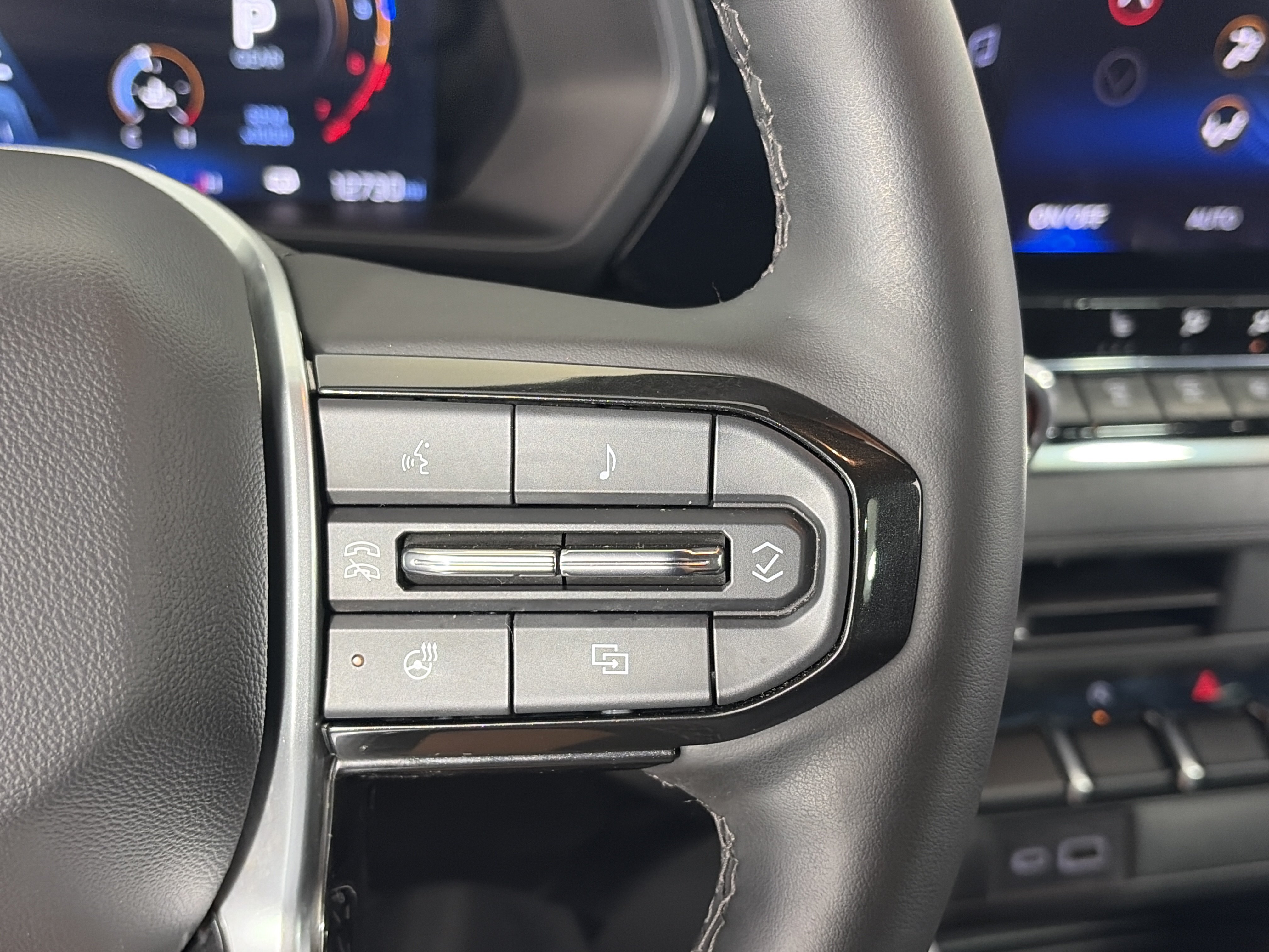 Certified 2025 Chevrolet Colorado Trail Boss AWD/4WD image 30