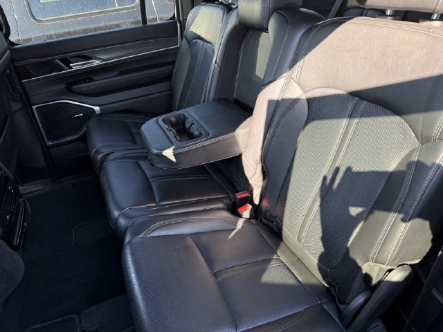 Used 2023 Jeep Wagoneer L Series II AWD/4WD image 14