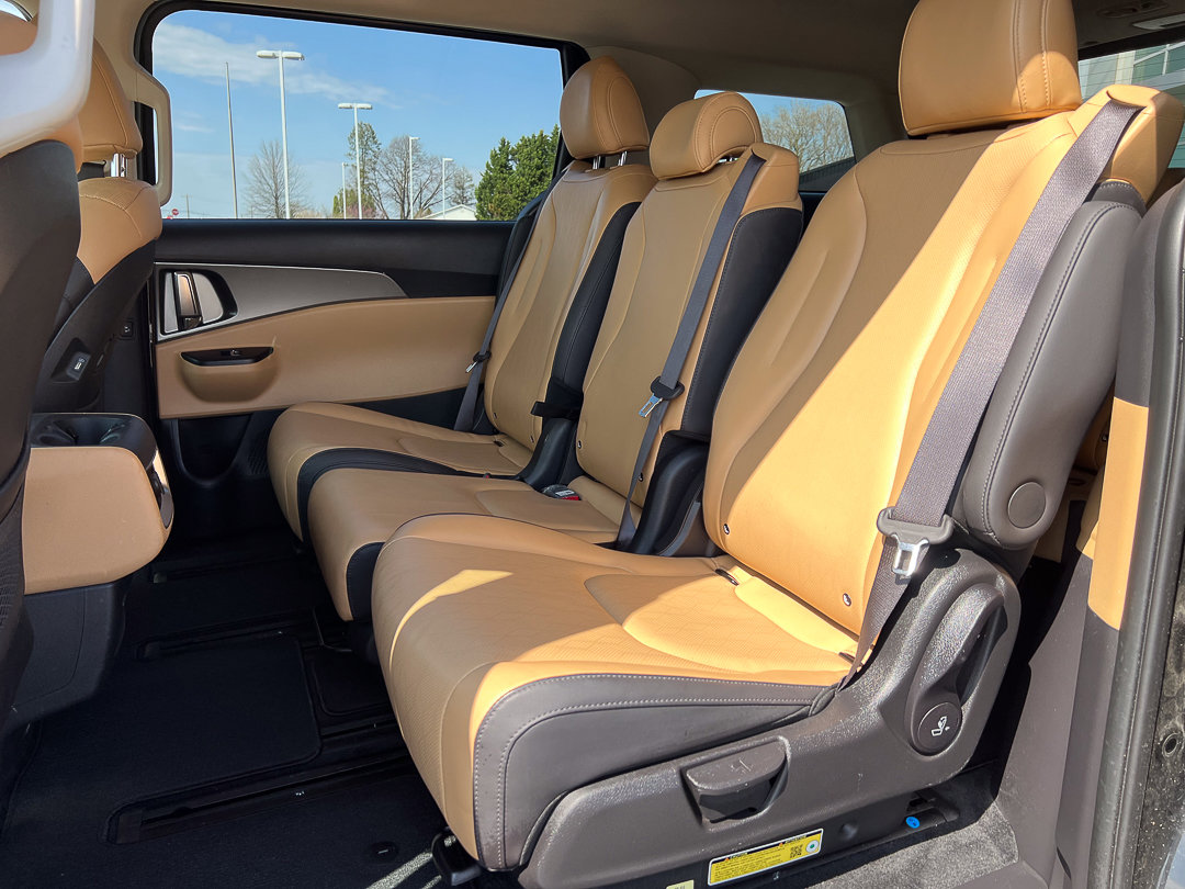 Used 2024 Kia Carnival LX image 30