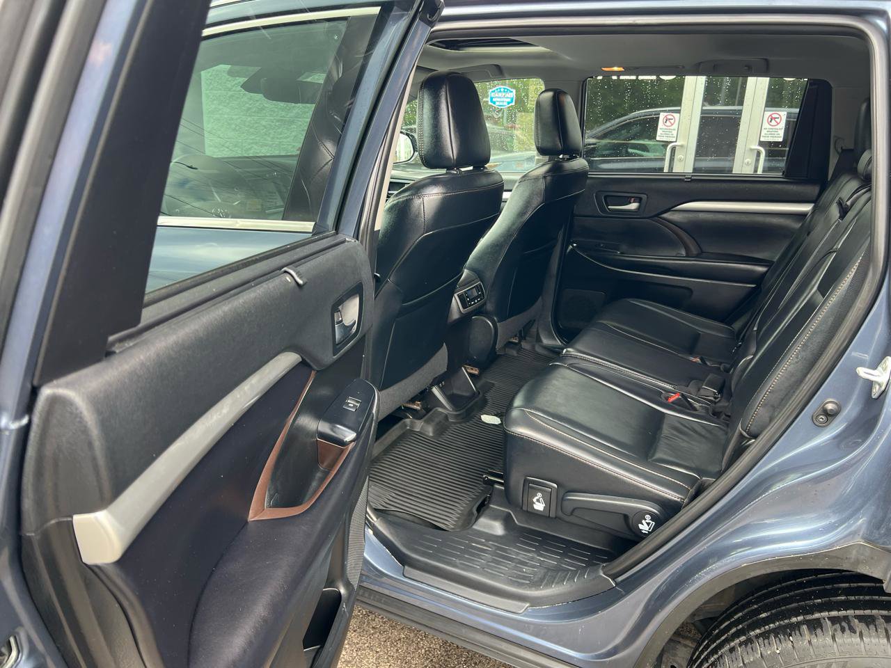 Used 2019 Toyota Highlander XLE AWD/4WD image 15