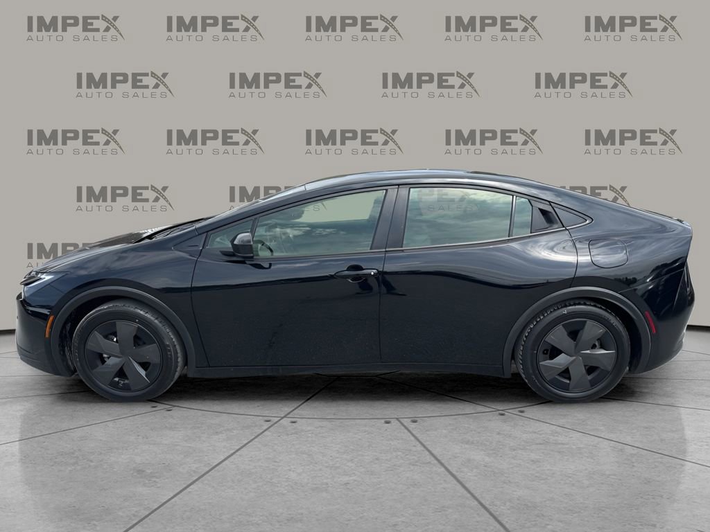 Used 2025 Toyota Prius LE FWD image 2