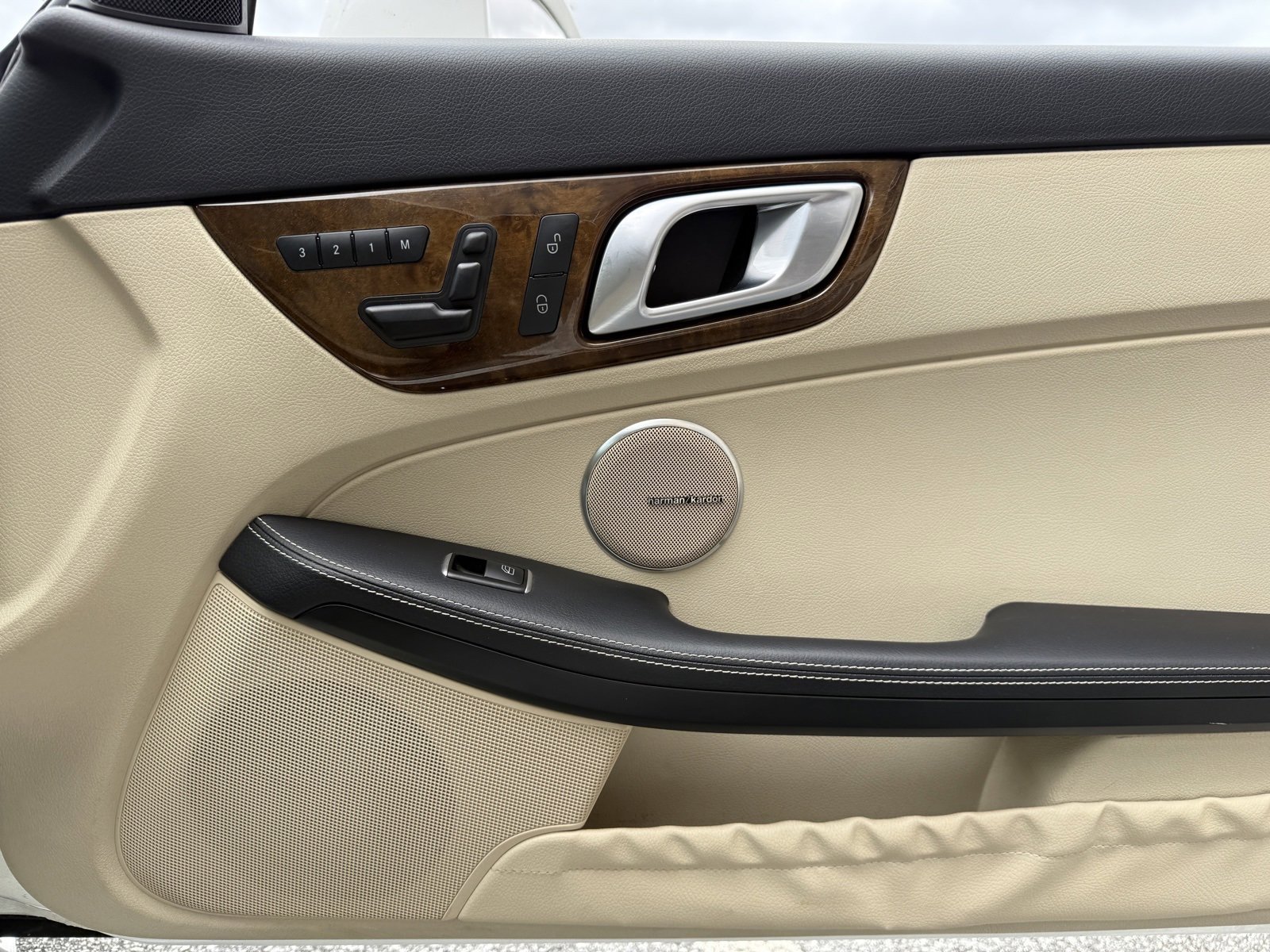 Used 2016 Mercedes-Benz SLK 300 image 32