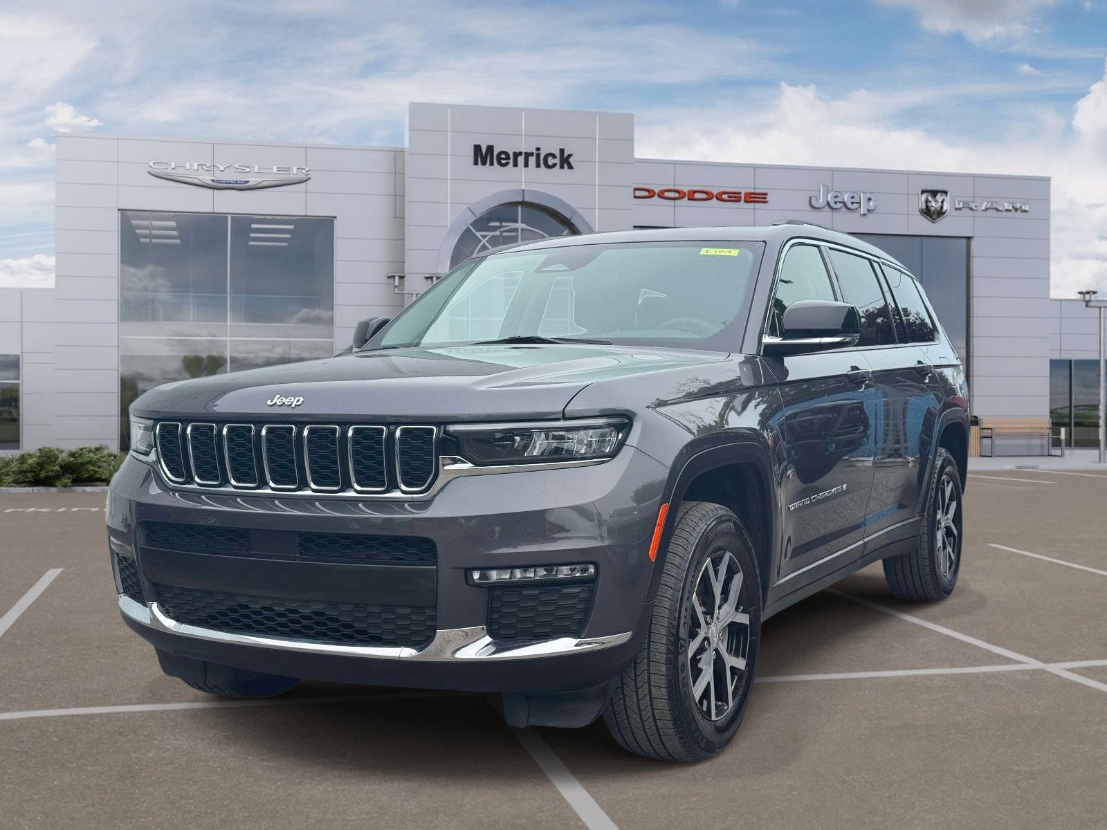 Certified 2023 Jeep Grand Cherokee L Limited AWD/4WD image 4