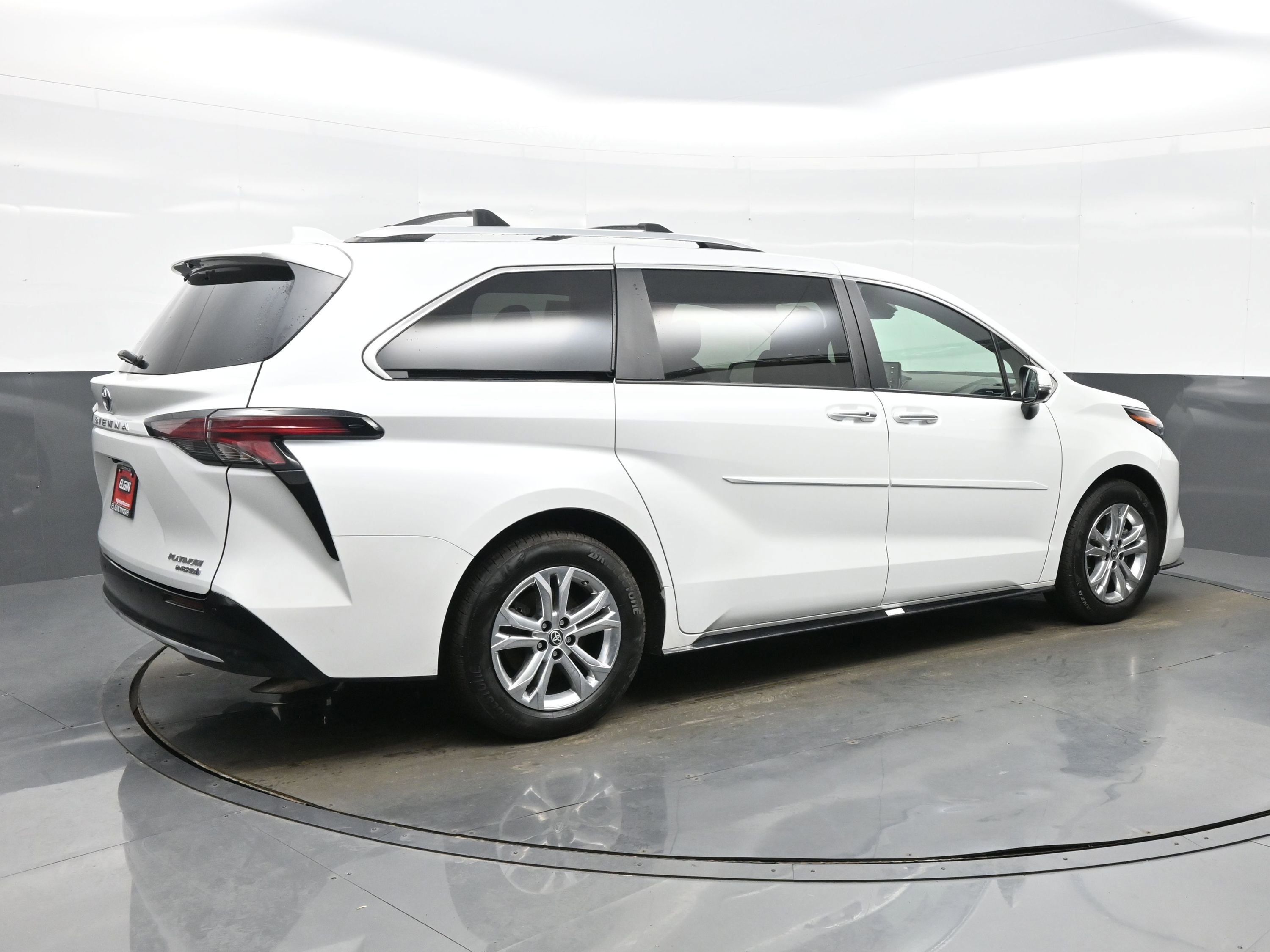 Used 2024 Toyota Sienna Platinum image 6