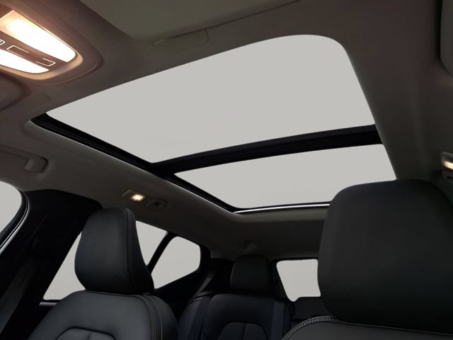 Certified 2026 Volvo XC40 B5 Plus AWD/4WD image 11